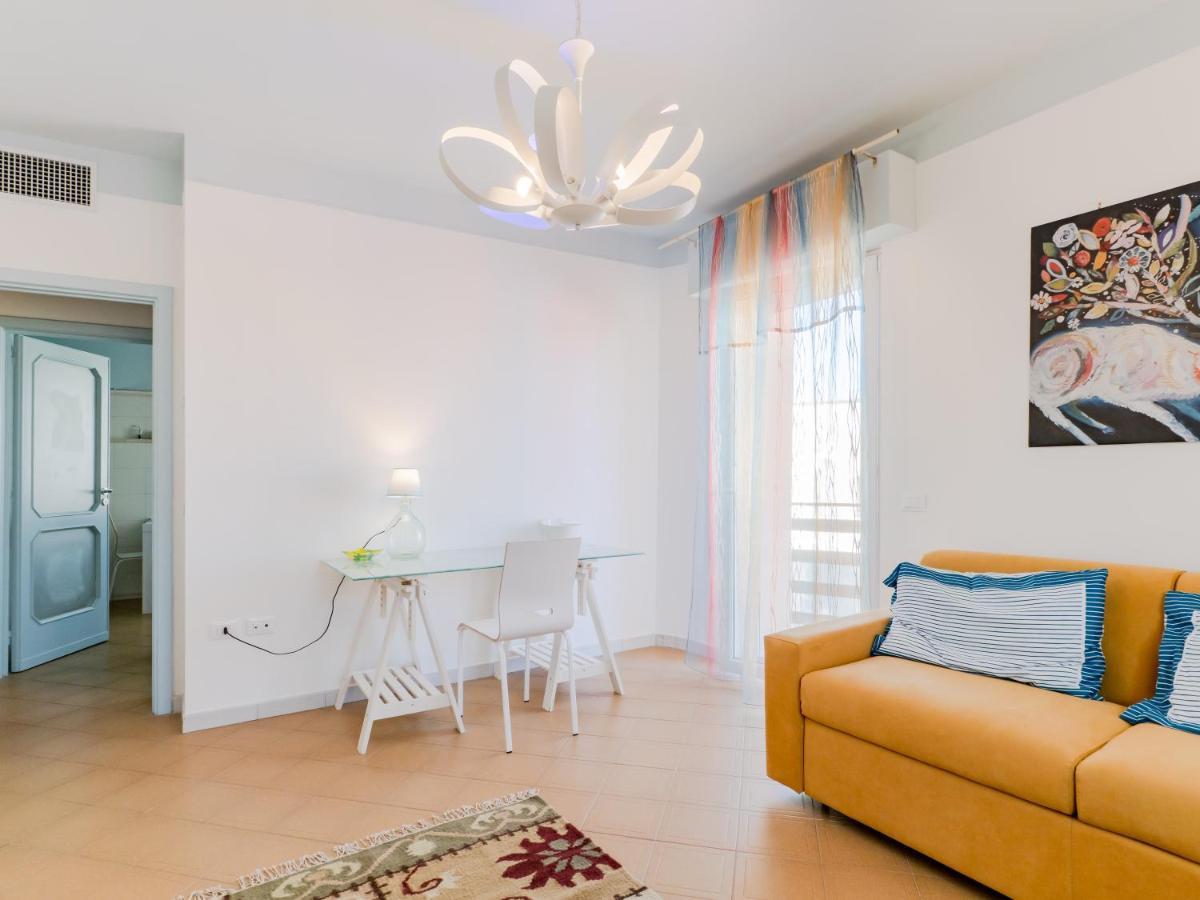 Salento 4 Stars - Blue & Yellow Squinzano Екстериор снимка